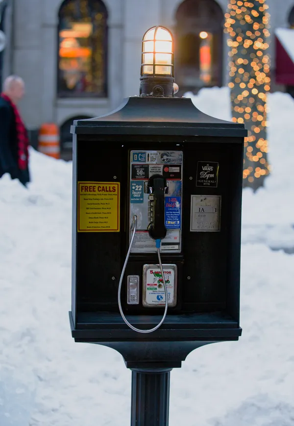 Valencia Street payphone links San Francisco callers to Abilene, Texas in a project about polarization