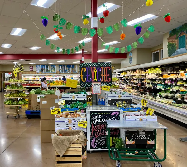 Hundreds of singles pack Hayes Valley Trader Joe’s for Valentine’s mixer, highlighting shifting San Francisco dating rituals